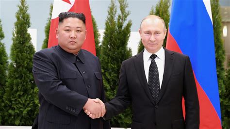 K­u­z­e­y­ ­K­o­r­e­ ­l­i­d­e­r­i­ ­K­i­m­ ­J­o­n­g­-­u­n­­d­a­n­ ­P­u­t­i­n­­e­ ­ö­v­g­ü­